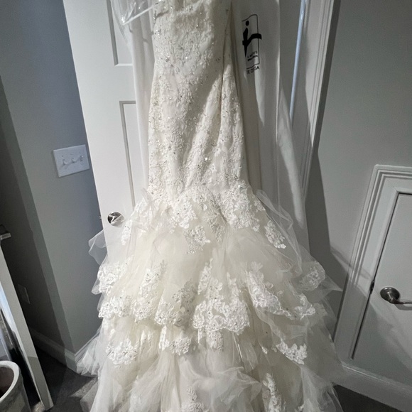 Brand new Maggie sottero adalee wedding dress size 4, belt not included - Picture 5 of 9